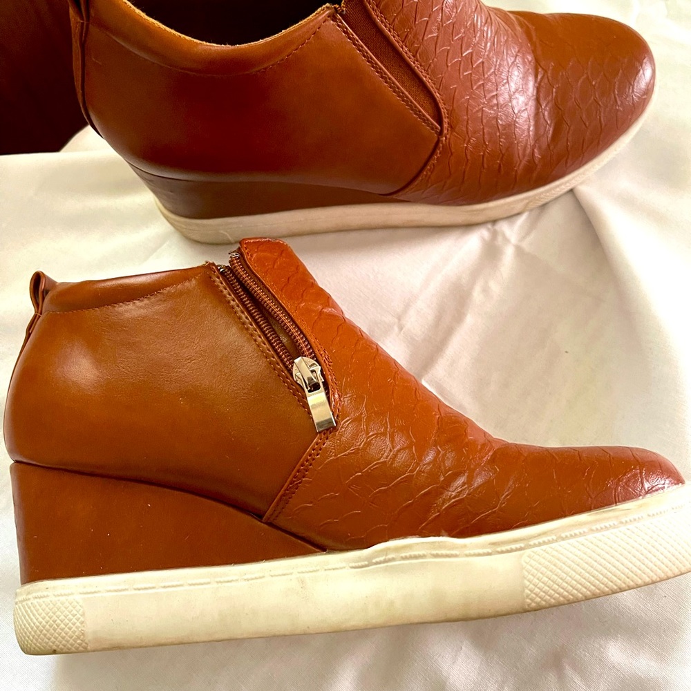 Women’s wedge platform boots